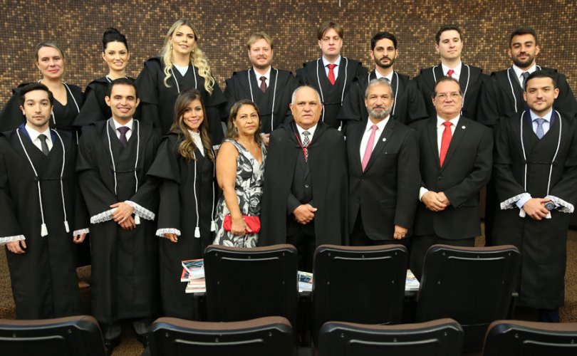 Presidente Otávio Praxedes com os 12 novos juízes integrantes do Judiciário de Alagoas - Foto: Caio Loureiro