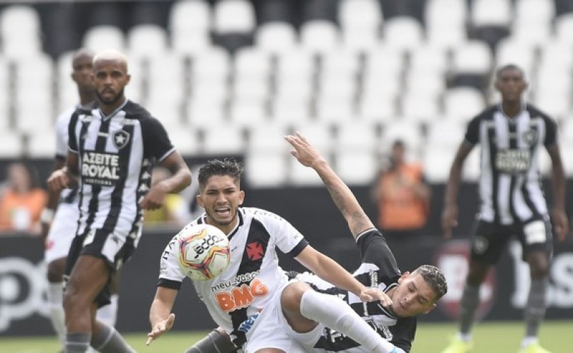 Botafogo e Vasco fizeram clássico movimentado no Nilton Santos (Foto: André Durão)