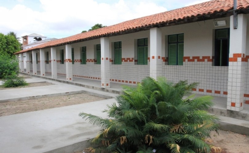 Escola, que hoje atende 1.060 alunos, durante reparos na coberta, partes elétrica e hidráulica e pisoValdir Rocha