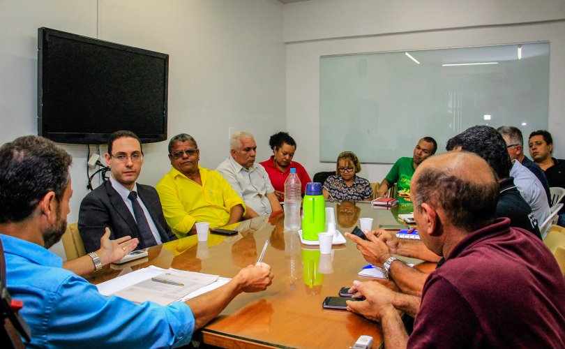 Secretário Reinaldo Braga se reuniu com representantes de servidores municipais. Foto: Pei Fon/ Secom Maceió
