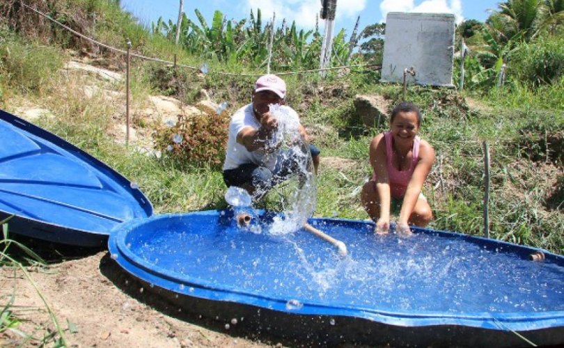 Agricultores Roberto da Silva e Maria Lenilda têm as terras preenchidas por plantações após acesso à água potável
