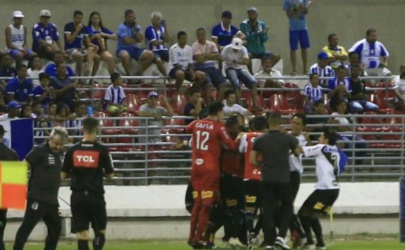 Azulinos assistiram ao triunfo da Macaca  (Foto: Ailton Cruz / Gazeta de Alagoas)