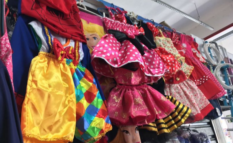Shopping Popular começa a se preparar para receber clientes para o Carnaval (Fotos: André Miranda)