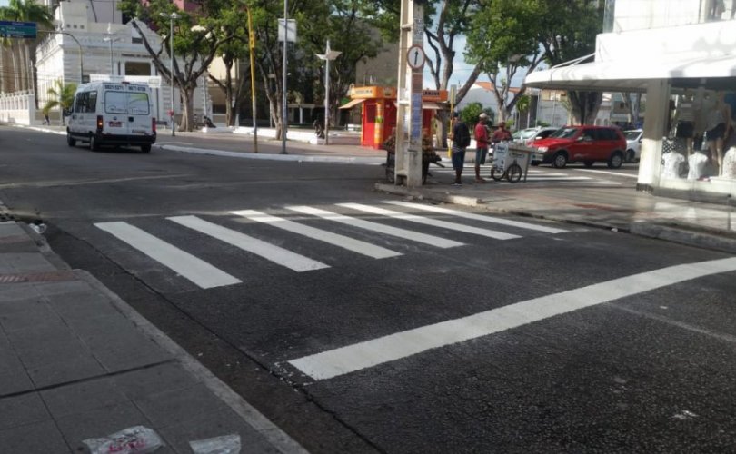 Cinco faixas de pedestres foram implantadas no entorno da Praça Marechal Deodoro, no Centro. Foto: Ascom/SMTT.