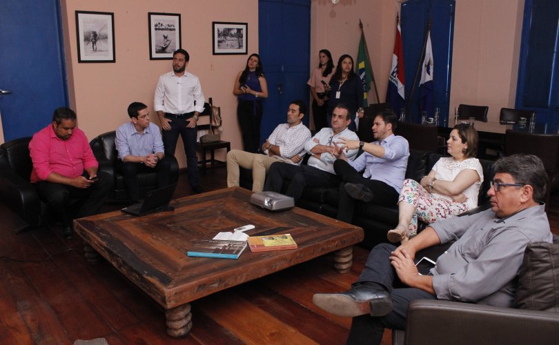 Diretor Geral de Produtos Nacional na CVC Brasil, Claiton Armelin, esteve no município e foi recebido pelo prefeito Cacau, que apresentou os projetos que estão sendo desenvolvidos para fomentar o turismo no município