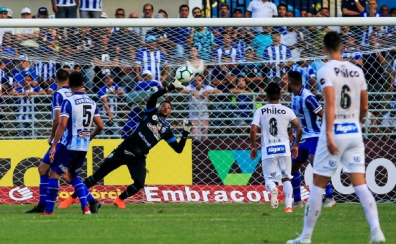 Goleiro azulino foi o destaque da partida - Foto: Ailton Cruz - Gazeta e Alagoas