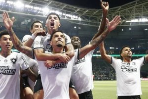 Na corrida pelo título, o 'jamaicano' Botafogo superou o 'queniano' Palmeiras