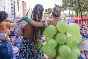 Bloco Rock Maracatu arrasta milhares de foliões e celebra 5 anos de existência