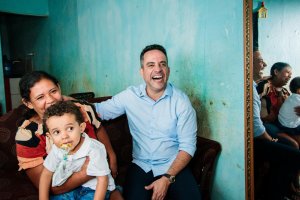 Governador visita família beneficiária do Programa Cria em Feira Grande