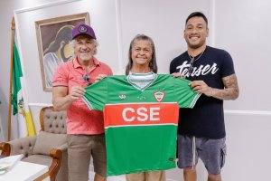 Tia Júlia recebe diretoria do CSE e diz que prefeitura apoiará Clube