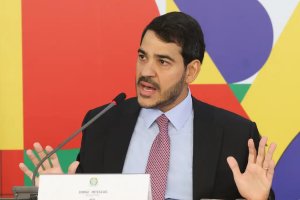 AGU diz que vai demonstrar ao STF que decreto do IOF é legal