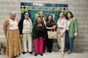 Na Europa: Artesã representa Penedo em evento internacional de bordado