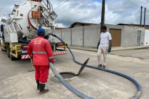 Desobstrução de galerias melhora escoamento das águas das chuvas em Penedo