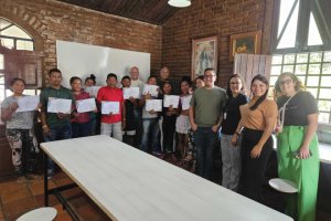 Semed certifica 14 indígenas venezuelanos que concluíram curso de Introdução à Língua Portuguesa