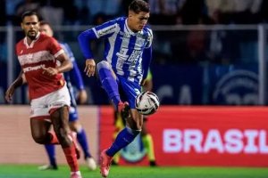 João Vitor decide no fim, e Avaí bate o CRB na Ressacada 