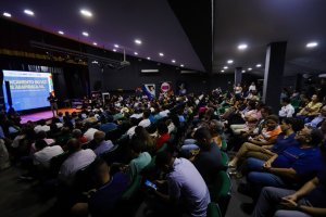 Prefeita Tia Júlia prestigia início da implantação do VLT em Arapiraca