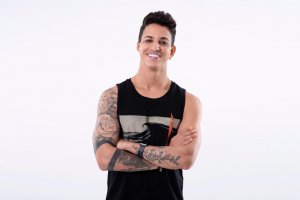 Cantor Bruninho comemora 10 anos de carreira solo com projeto ‘Sem limites’