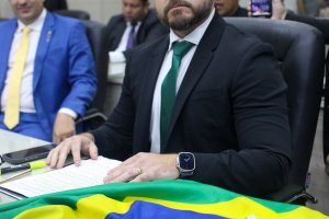 “A esquerda não gosta da nossa bandeira, porque não tolera ordem e progresso”, afirma Thiago Prado