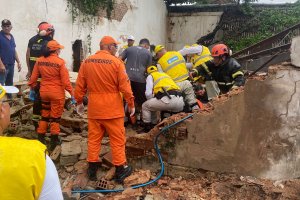 Desabamento de estrutura no bairro de Jaraguá, em Maceió, deixa quatro pessoas feridas