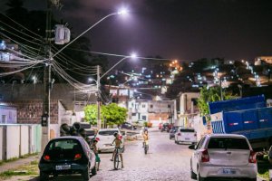 Prefeitura leva iluminação 100% LED a 36 comunidades assistidas pelo Brota na Grota