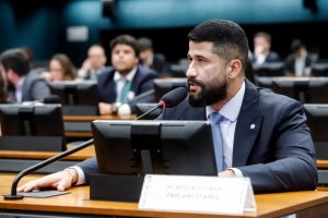 Deputado Fabio Costa critica governo de Alagoas por uso de tropa contra protesto de policiais civis 