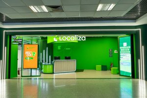 Localiza abre alta temporada com distribuição de brindes e atividades lúdicas para clientes