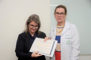 Sesau entrega certificados de reconhecimento sobre contribuição de doação de leite humano em AL