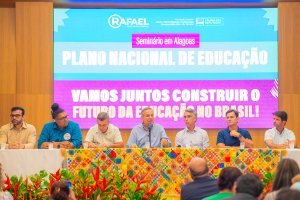 Lessa participa de seminário sobre novo Plano Nacional de Educação