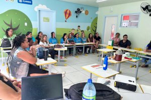 'Cultivar Água Cria Vida' leva orientações sobre uso sustentável para creches Cria da Grota do Cigano e de Marechal