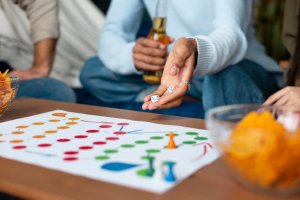 Jogos de tabuleiro que ajudam no desenvolvimento de habilidades em crianças e jovens