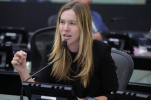Cibele Moura anuncia fim dos fogos com estampido em Alagoas a partir de 2026