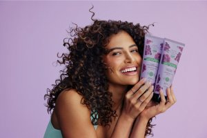 O Boticário retoma o sucesso de Cuide-se Bem Feira com nova linha Cachos de Uva