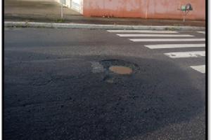 Aldo Loureiro pede recapeamento de rua e repintura de lombadas no Village 1 e Graciliano Ramos