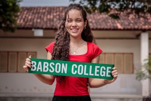 De Junqueiro para o mundo: egressa da rede estadual conquista bolsa integral na prestigiada Babson College, nos EUA