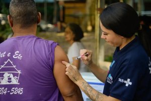 Doenças crônicas agravam infecções respiratórias em idosos, diz estudo
