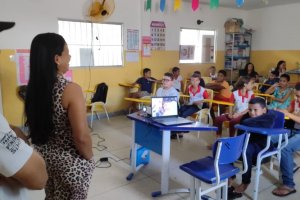 Programa Pet Amigo leva informação para estudantes de Penedo sobre cuidados com animais