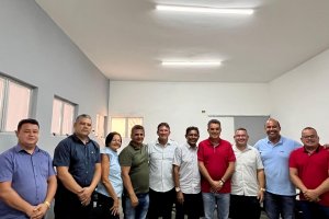 Prefeito e vice-prefeito de Branquinha se reúnem com vereadores