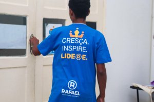 Jovens que cumpriram medidas socioeducativas participam do programa Líderes do Amanhã