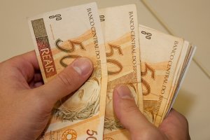 Não existe confisco de dinheiro depositado em contas bancárias