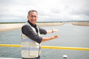 Com água que corre no sertão, Governo Federal garante dignidade para o povo nordestino