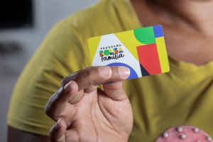 Governo define três novos grupos prioritários de pessoas para ingresso no Bolsa Família. Saiba quais