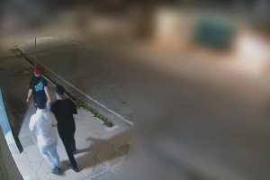 Polícia divulga imagens e pede ajuda para identificar suspeitos de incêndio criminoso em viaduto