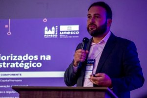 Secretário de Turismo apresenta avanços de Penedo como DTI no Fórum de Cidades Digitais e Inteligentes