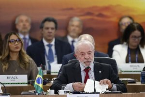 Lula critica incentivos financeiros ao setor de combustíveis fósseis