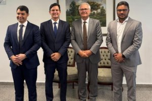 Senador Renan Calheiros assume compromisso com pauta municipalista