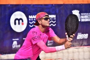 Mundial de Beach Tennis: André Baran e Nikita Burmakin avançam