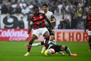 Com um a menos, Flamengo segura o Corinthians e vai à final da Copa do Brasil