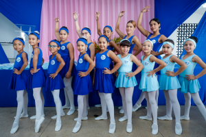 Entrega de fardamentos do Balé Municipal Sonhos na Ponta do Pé marca momento especial para alunos e famílias