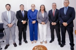 Prefeita Luísa Júlia inicia mandato com reuniões e planejamento de governo