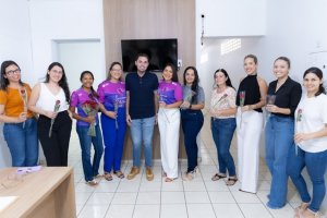 Servidoras públicas de Campo Alegre recebem rosas em Homenagem a Semana da Mulher